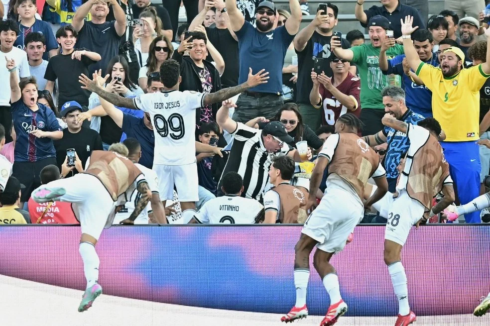 Igor Jesus Botafogo comemorando gol contra o PSG
