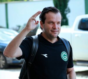 Daniel Paulista no comando do Goiás