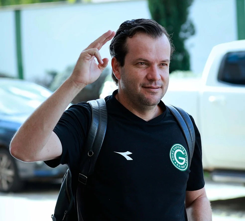 Daniel Paulista no comando do Goiás