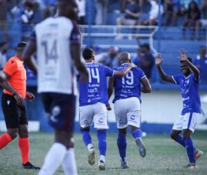 Vitória-ES vence Betim - comemoração após pênalti