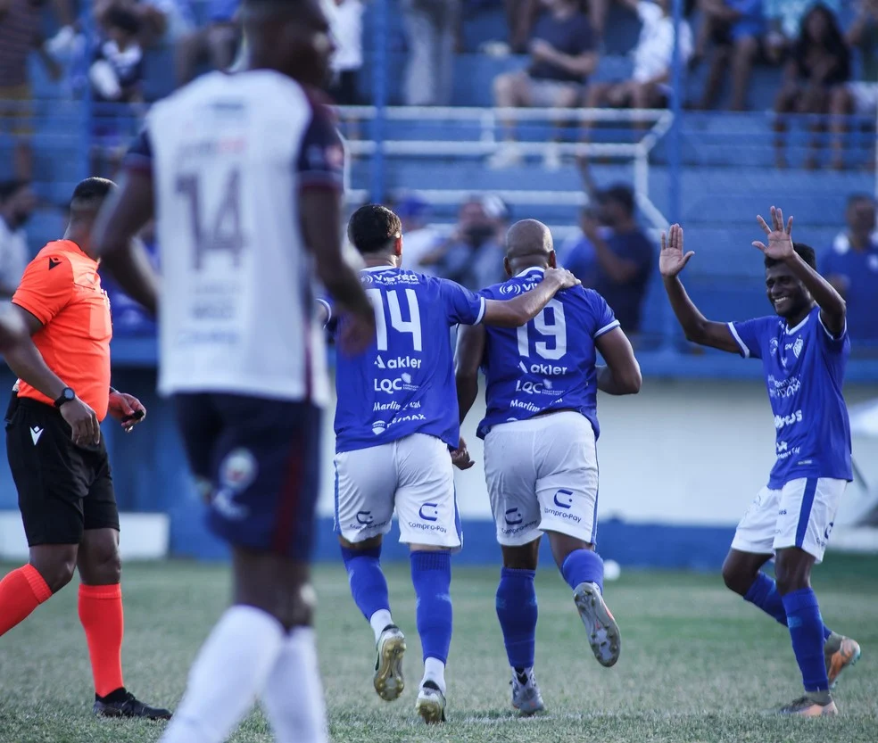Vitória-ES vence Betim - comemoração após pênalti