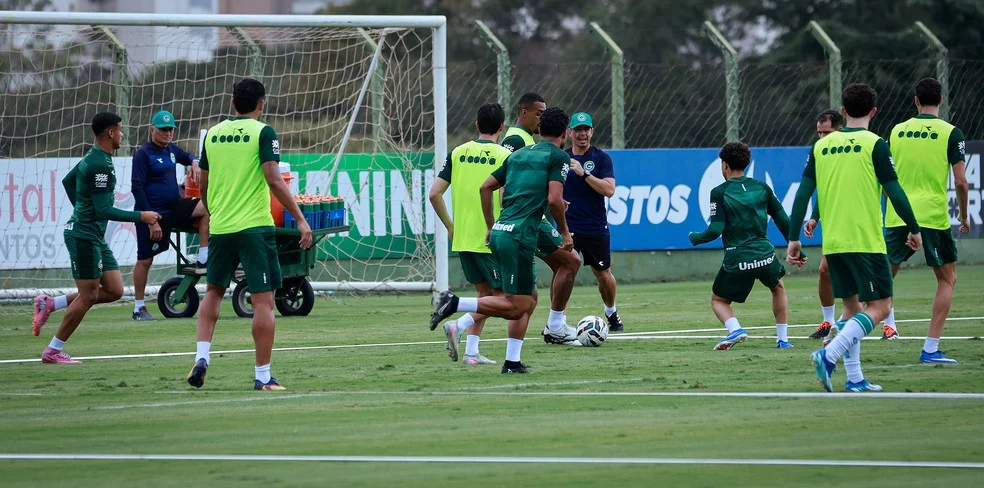 Goiás terá mudanças: treino do elenco esmeraldino antes da partida