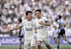 Garro comemora gol — jogadores não negociáveis do Corinthians