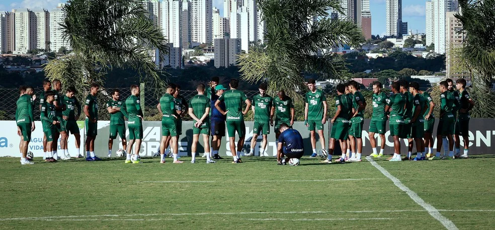 Elenco do Goiás em treino - Goiás Série B