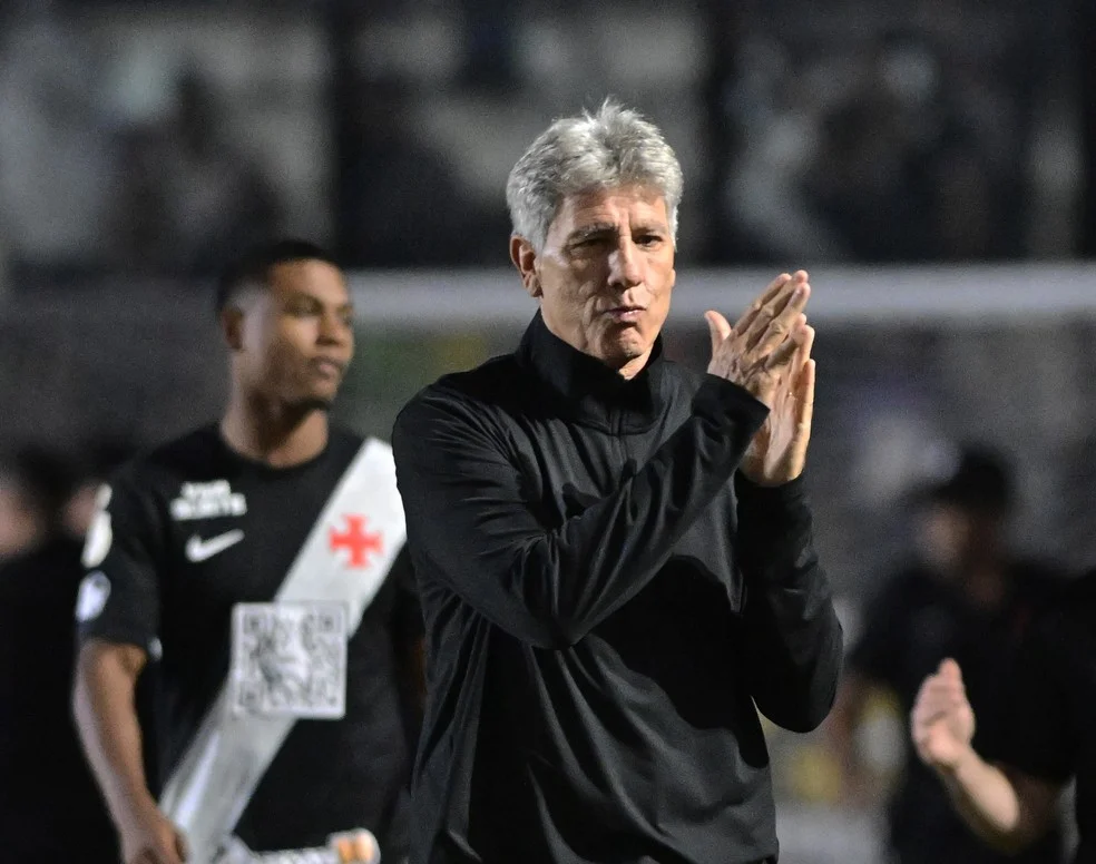 Renato Gaúcho no Vasco em jogo — treinador em ação no estádio