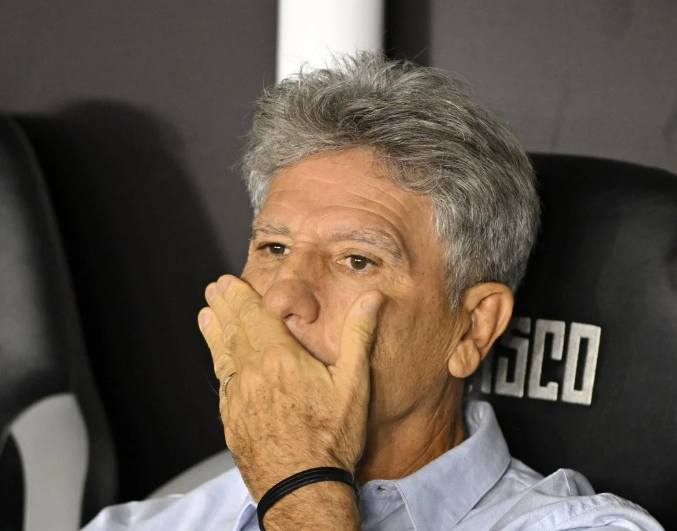 Pedrinho critica Renato Gaúcho durante entrevista sobre demissão