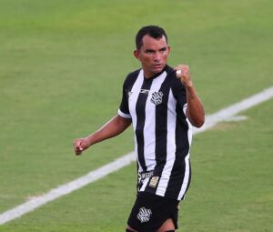 Marllon em ação — Altos acerta Marllon