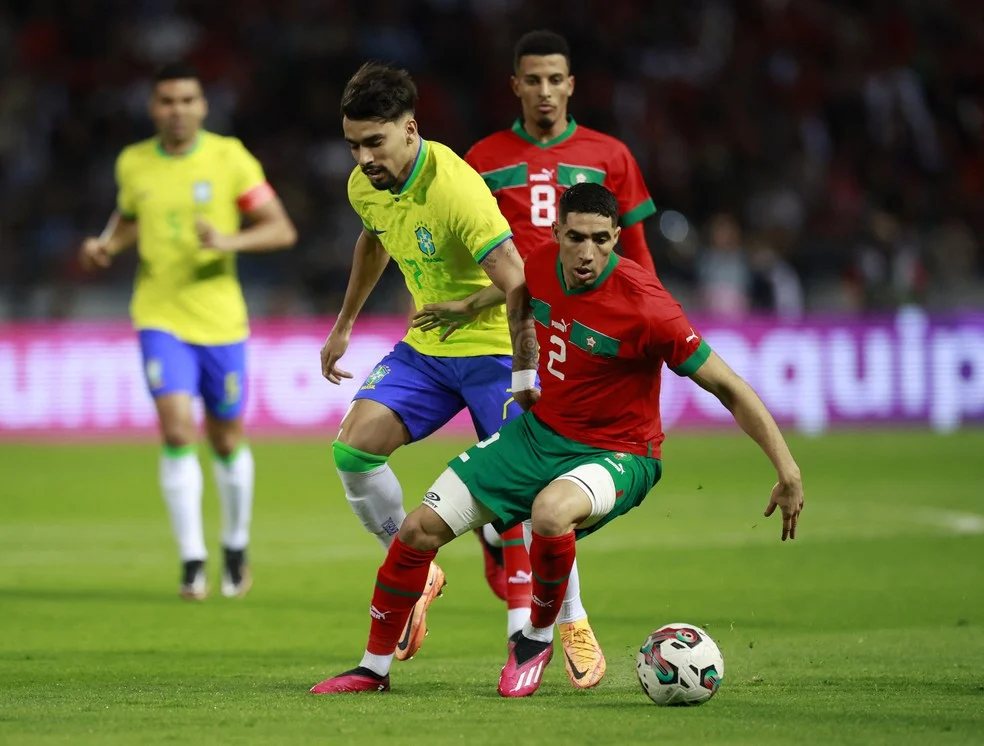 Jogadores de Brasil x Marrocos em ação — Brasil x Marrocos