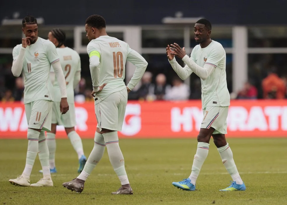Dembélé e Mbappé em ação — mais esforço defensivo