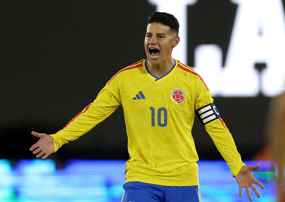 James Rodríguez em amistoso — Colômbia na Copa