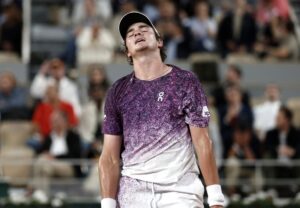 João Fonseca em ação em Roland Garros — João Fonseca
