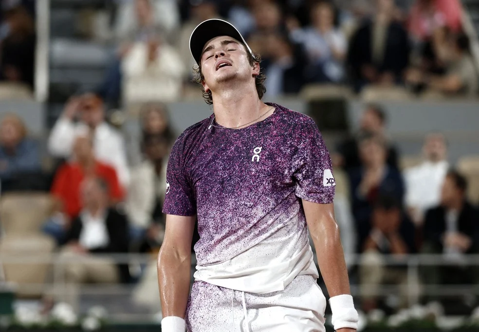 João Fonseca em ação em Roland Garros — João Fonseca
