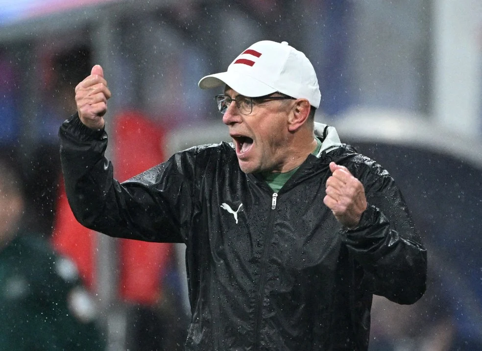 Ralf Rangnick e a seleção austríaca em treino