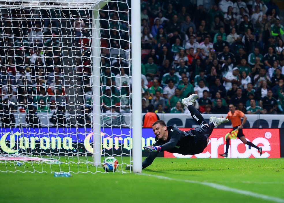 Sérvia marca gol contra inusitado em amistoso e México goleia antes da Copa de 2026