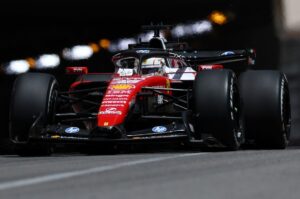 Charles Leclerc lidera Ferrari no treino do GP de Mônaco