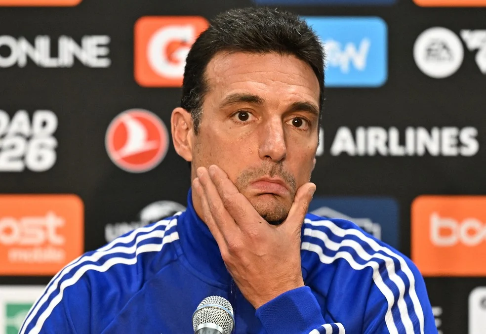 Lionel Scaloni durante treino antes da estreia da Argentina