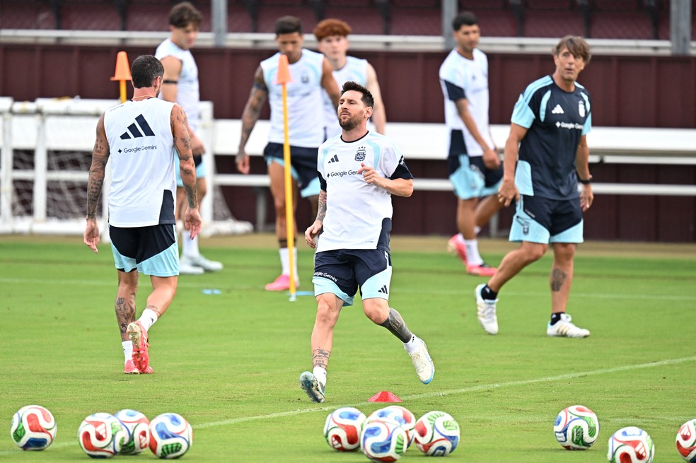 Lionel Messi em treino — Argentina com Messi titular