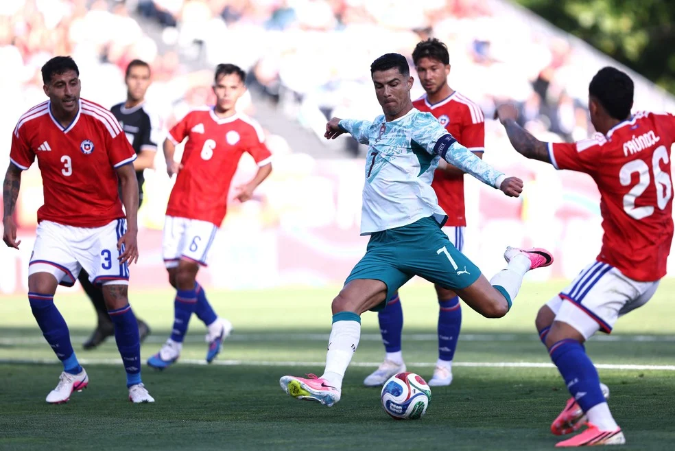 Portugal x Nigéria - Cristiano Ronaldo tenta finalização