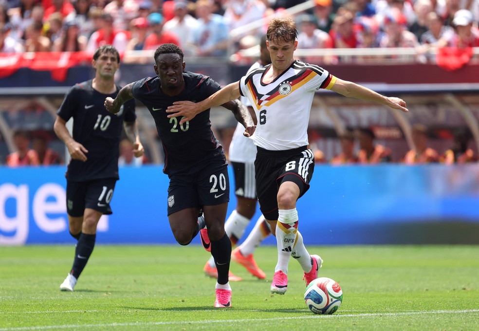 Joshua Kimmich em amistoso — Kimmich e PSG