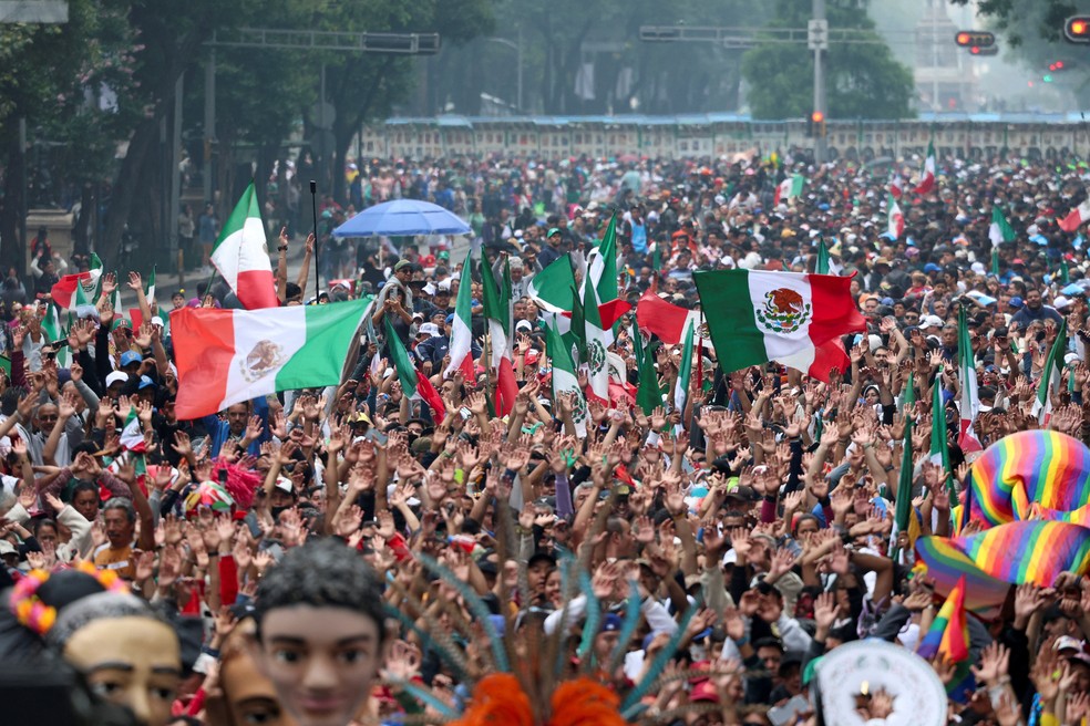 Torcida no Azteca e expectativa pela melhor campanha do México