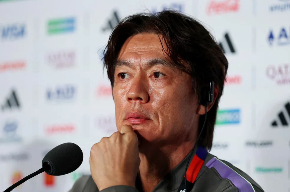 Hong Myung-Bo em entrevista coletiva antes da estreia — Hong Myung-Bo