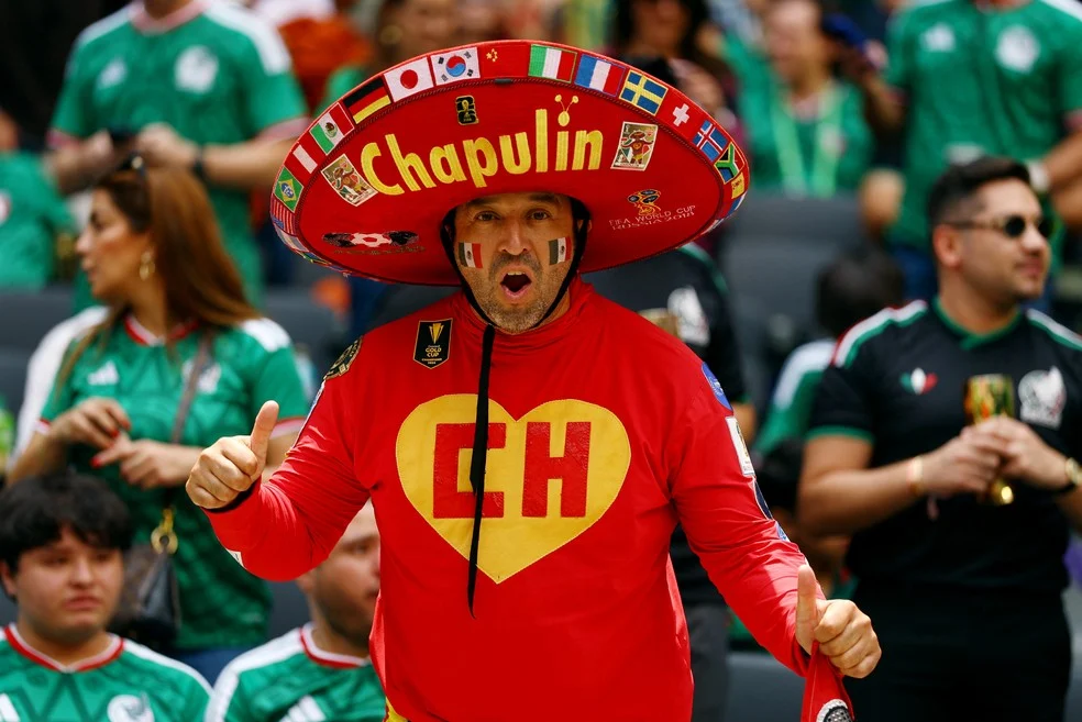 Torcedor no Estádio Azteca antes de México x África do Sul - Estádio Azteca