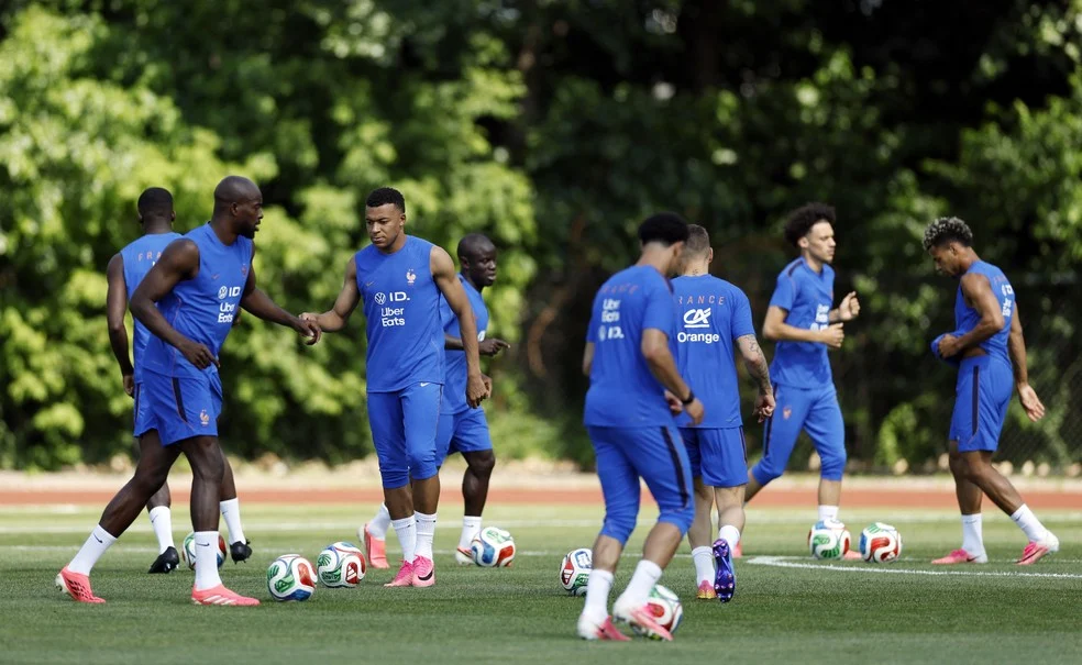 Elenco da França em treino nos Estados Unidos — Elenco da França