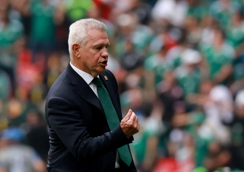 Torcida no Azteca na México estreia