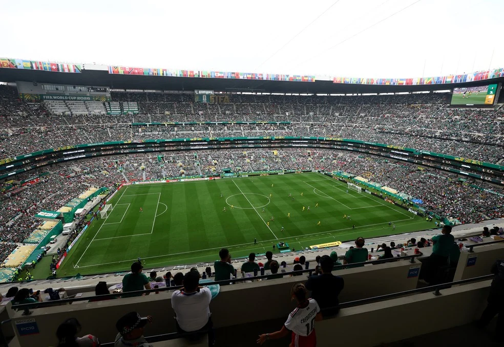 Torcida no estádio Azteca e tentativa de alugar credencial Copa do Mundo