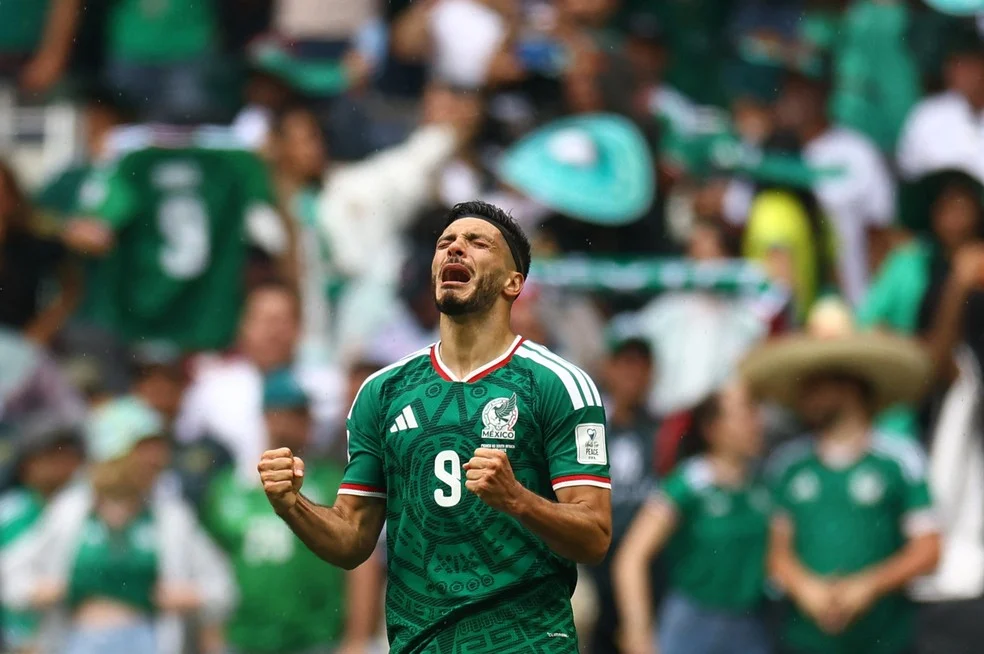 Raul Jimenez comemora gol contra África do Sul — Raul Jimenez