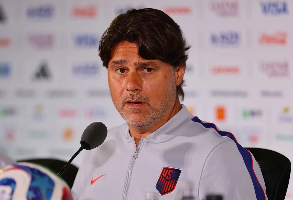 Pochettino durante coletiva com barulho na coletiva no SoFi Stadium