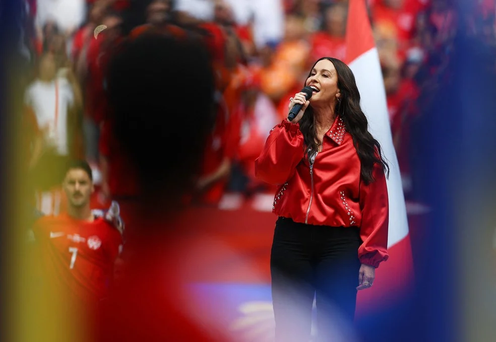 Alanis Morissette na abertura da Copa do Mundo em Toronto