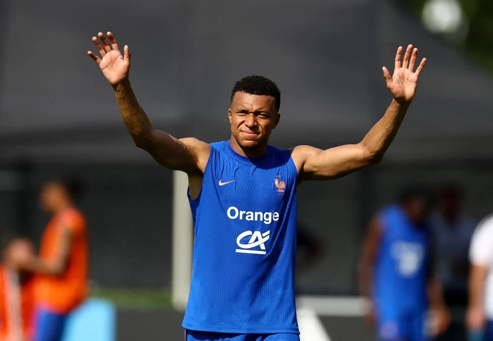 Mbappé França em ação — atacante da seleção francesa