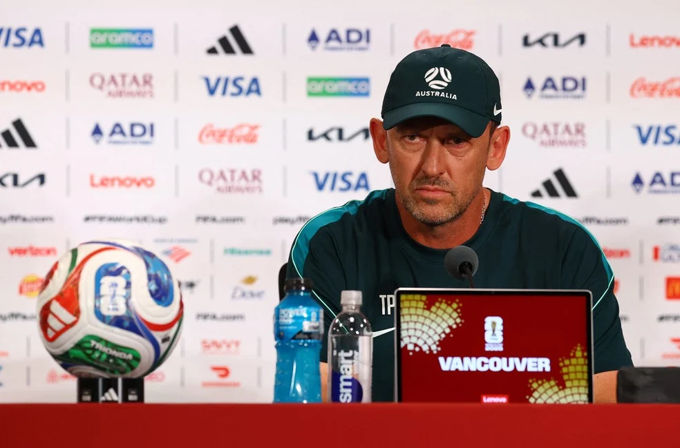 Tony Popovic e elenco da Austrália na Copa em coletiva