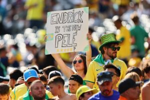 Torcedora e público pedem Endrick na Seleção