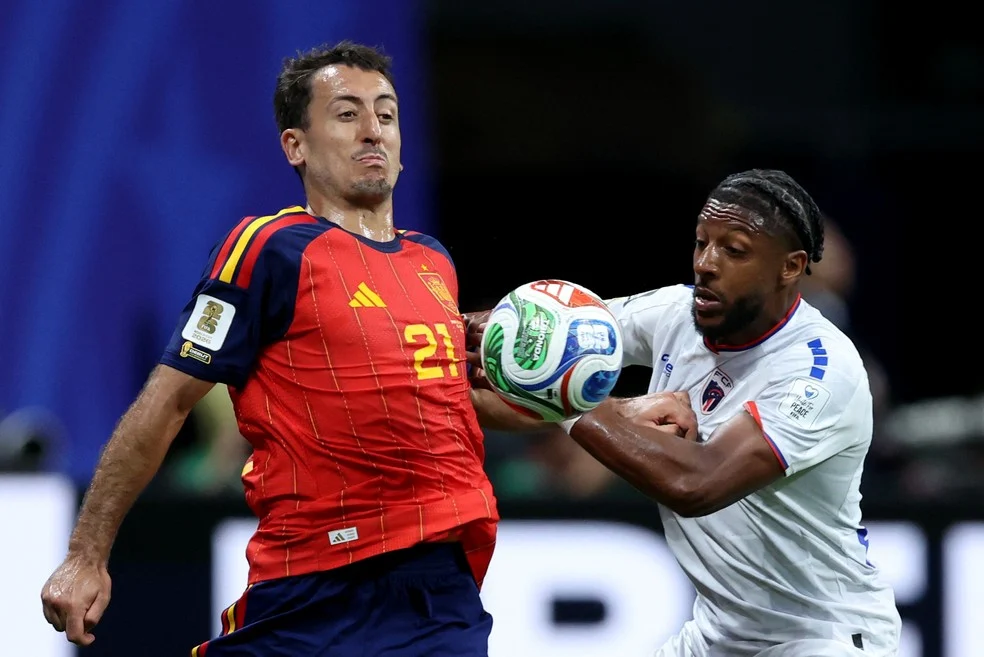 Mikel Oyarzabal em ação na partida entre Espanha e Cabo Verde