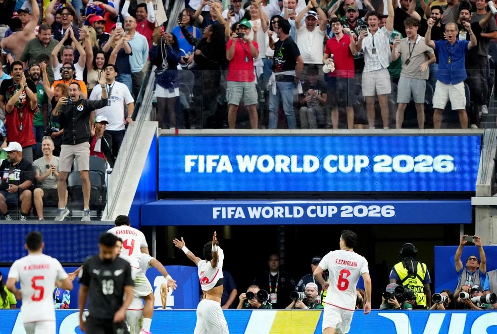 Ramin Rezaeian comemora gol do Irã — queixa formal à Fifa