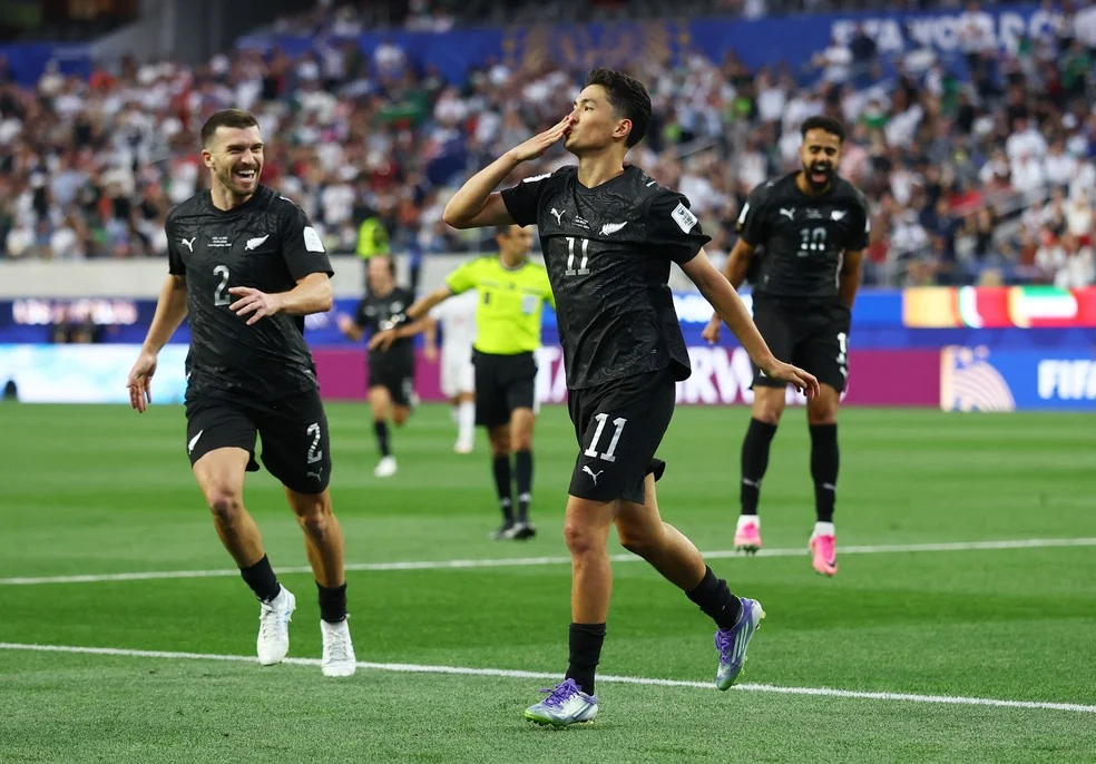 Elijah Just comemora gol pela Nova Zelândia na Copa do Mundo