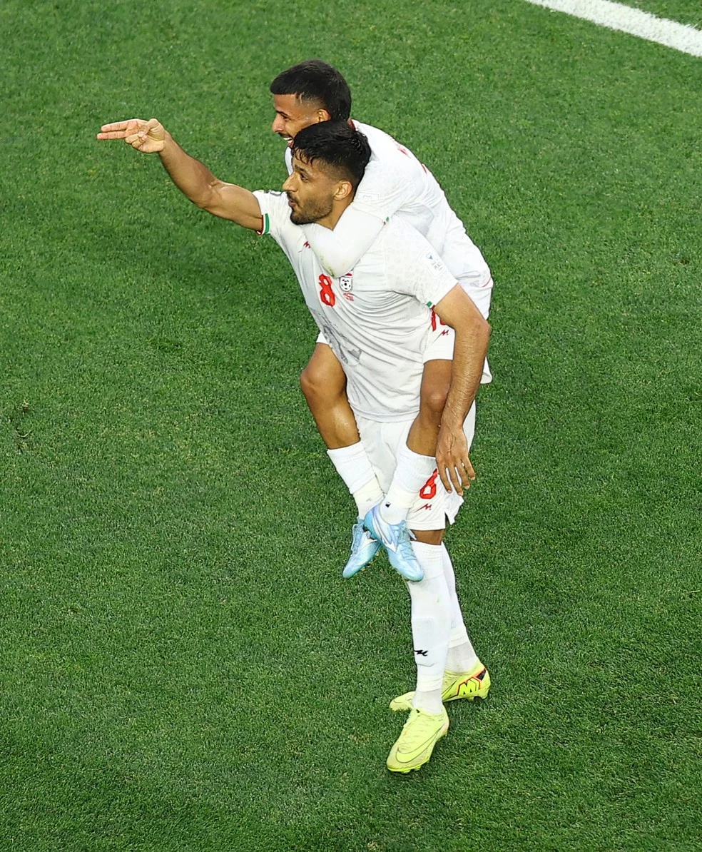 Mohebi comemorando — comemorações do Irã na estreia