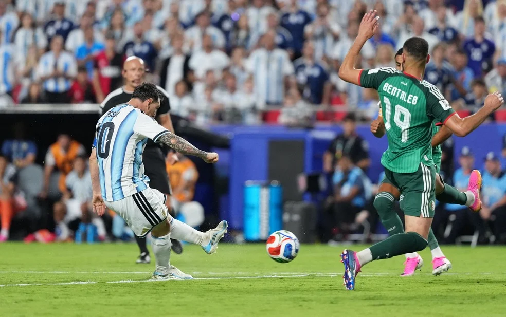 Messi iguala Klose ao comemorar terceiro gol contra a Argélia