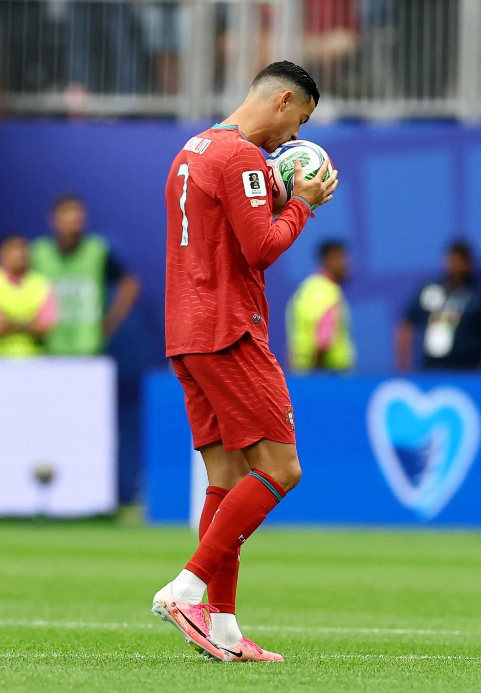 Cristiano Ronaldo Copa do Mundo beija a bola