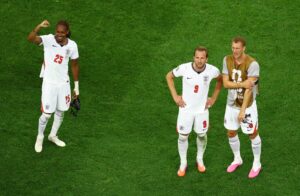Harry Kane e torcedores entoando Wonderwall Inglaterra