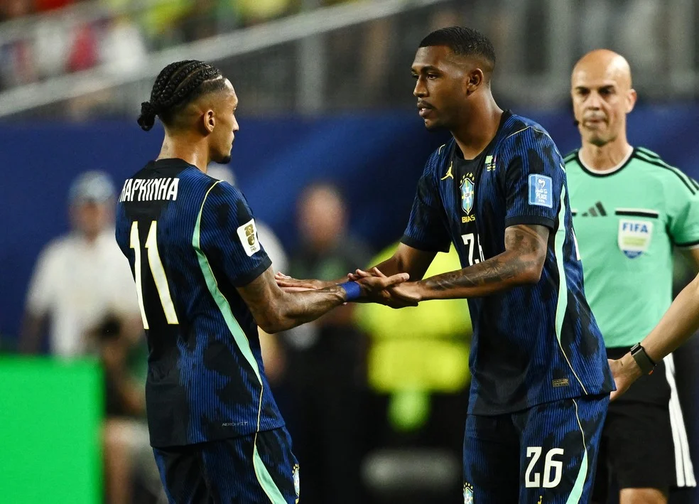 Rayan substitui Raphinha após lesões na direita da Seleção
