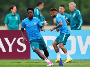 Seleção faz treino antes de - Neymar e Alisson em atividade