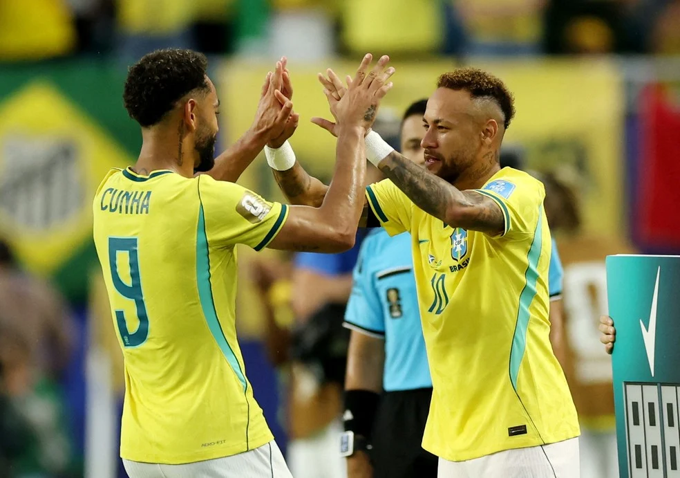Neymar em Copas: Neymar em ação contra a Escócia
