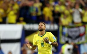 Ancelotti elogia vitória: Neymar entra no jogo Brasil x Escócia