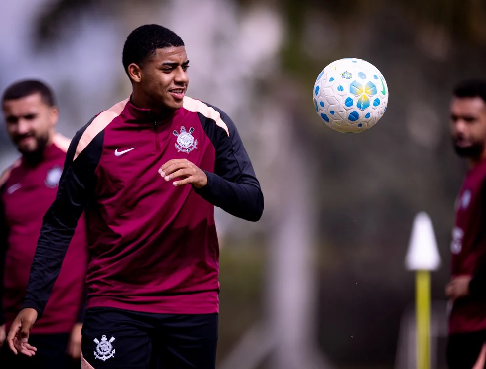 Gui Negão em treino do Corinthians — jogadores pouco aproveitados