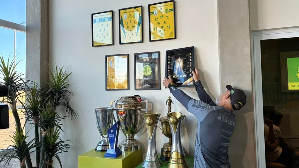 Guanaes pendura quadro Mirassol nas oitavas