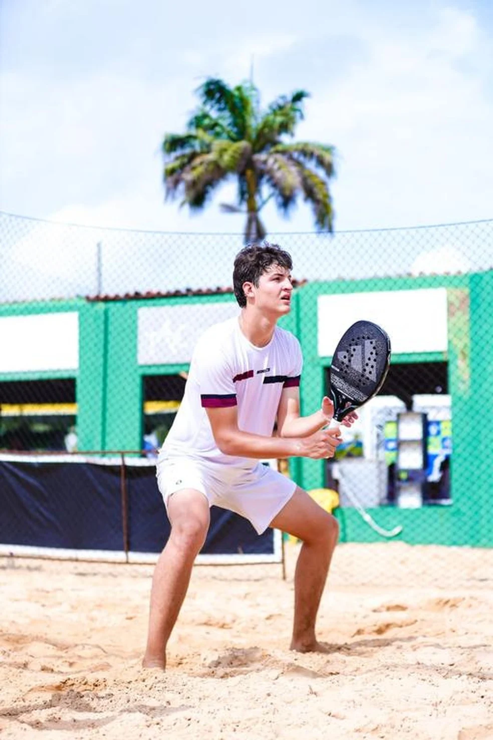 Augusto Neto em ação no beach tennis