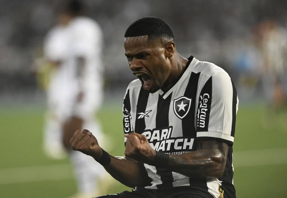 Júnior Santos em ação — DM do Botafogo